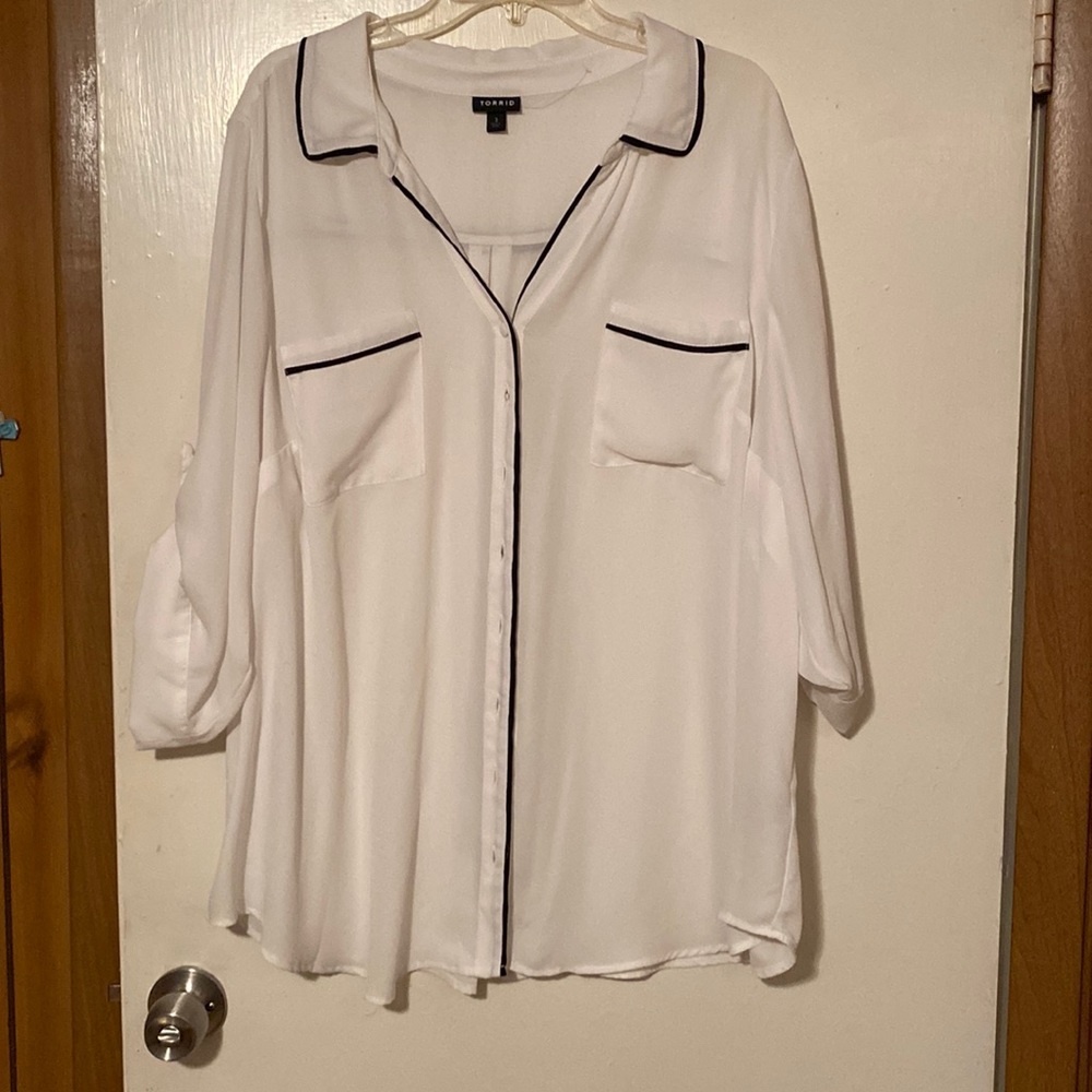 Like new button down blouse by Torrid
